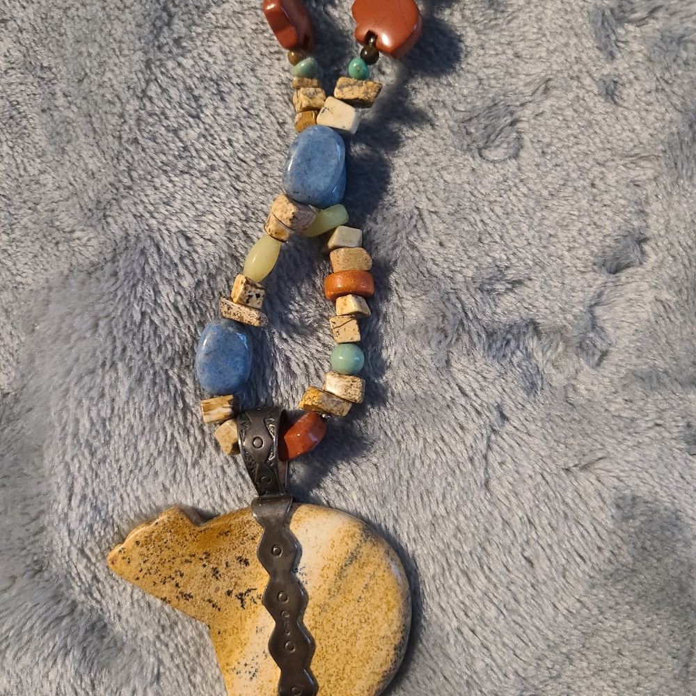 EUC Natural stone bear necklace